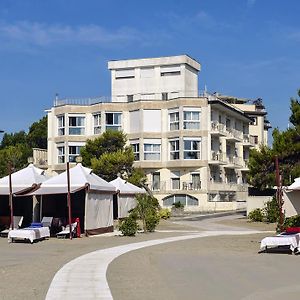 Hotel Petit Palais